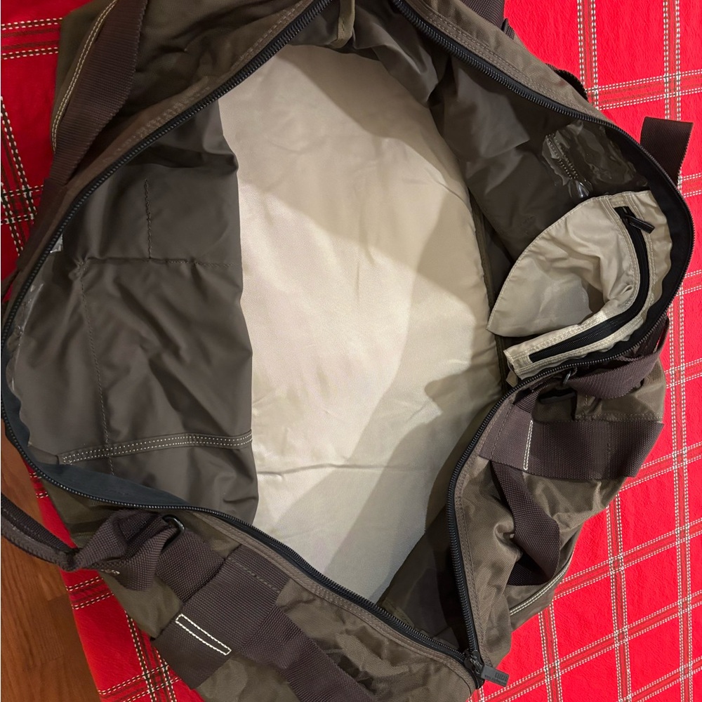 Excellent duffle bag. - Picture 5 of 7